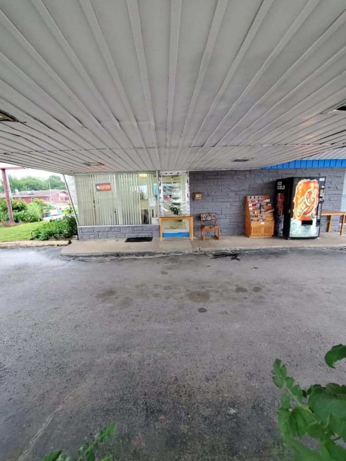 Gray Plaza Motel West Frankfort Kültér fotó