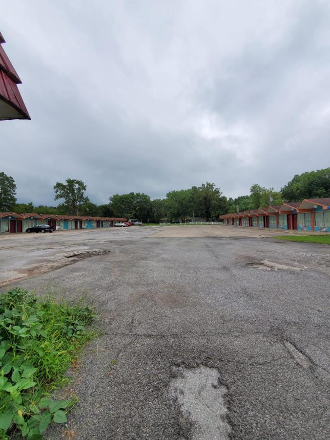 Gray Plaza Motel West Frankfort Kültér fotó