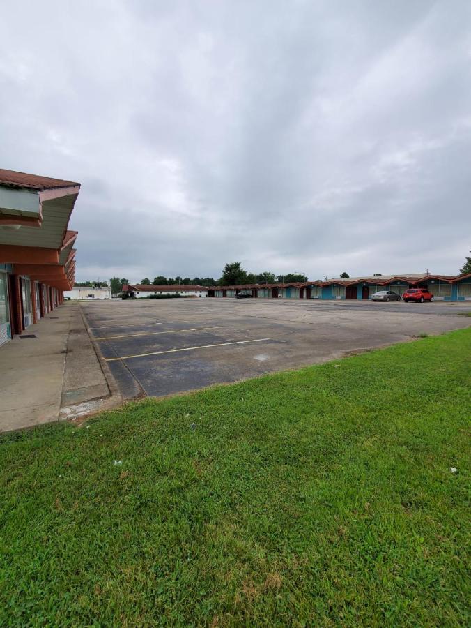 Gray Plaza Motel West Frankfort Kültér fotó